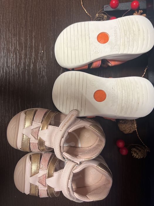 Vând 2 perechi de sandale biomecanics