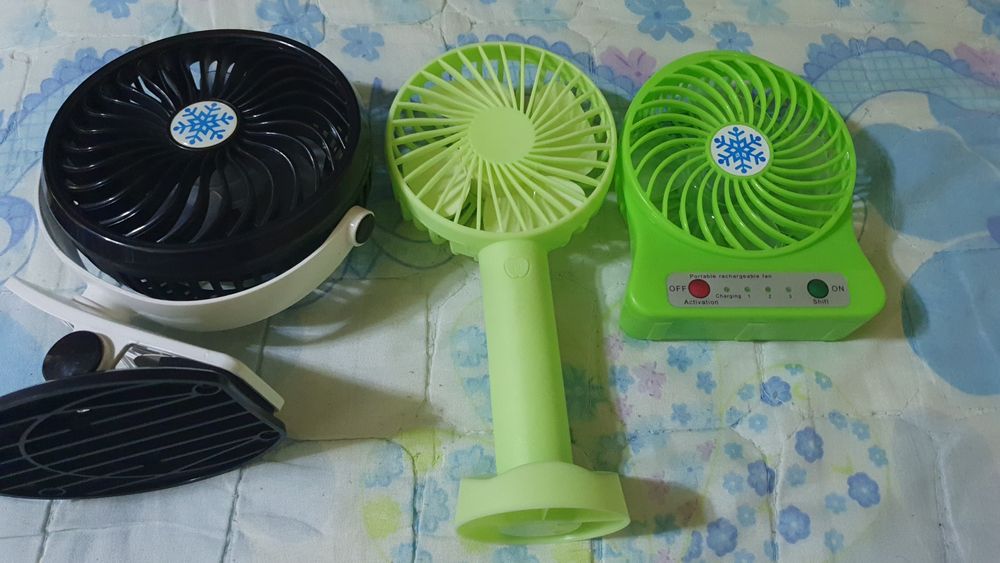 Mini- ventilator portabil cu  acumulator  si 3 trepte de viteză.