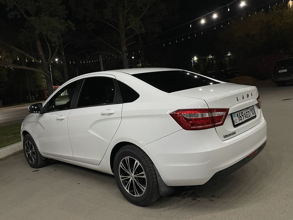 Продам Ладу Весту 2018 года