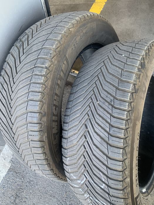 Продавам гуми 235/60/18  107H Michelin Cross Climate 2 -два броя + подарък 4броя китайски летни