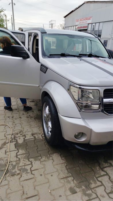 Vand masina dodge nitro