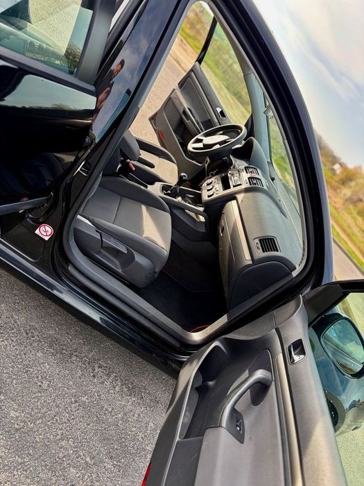 Volkswagen Golf Vând Volkswagen Golf MK5, an fabricație 2004, motorizare 1.6 FSI (benz