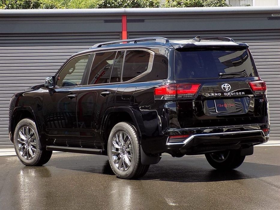 Поездки на комфортабельном и безопасном TOYOTA 300 с опытным водителем