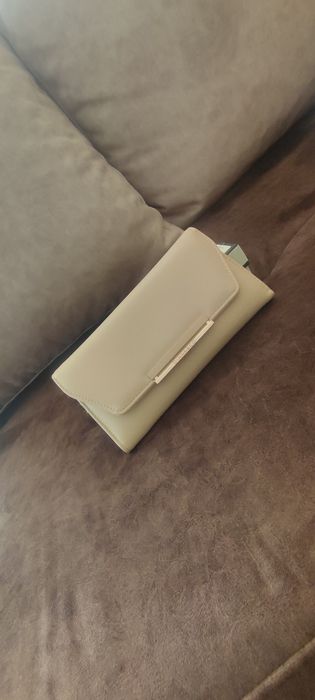 Дамски портфейл.