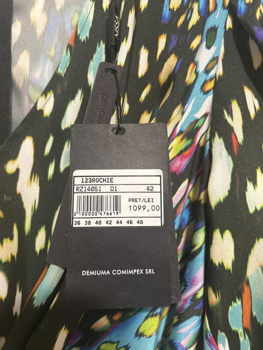 Vand rochie noua  Nissa,marime 42