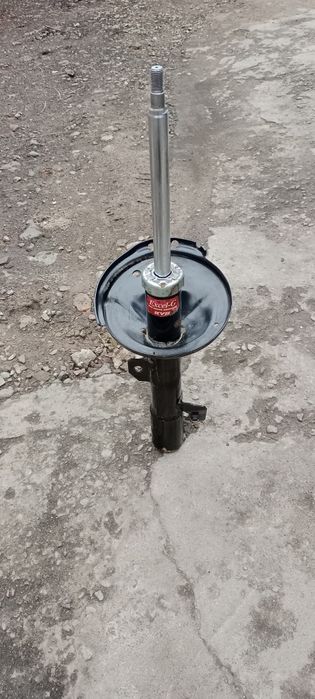 Амортизатор на RX 330