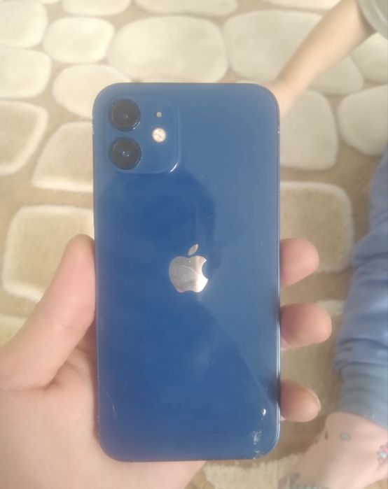 Продам Айфон 12………