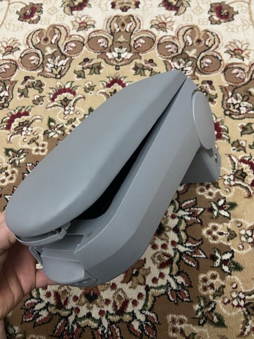 Подлокотник на гольф 4 новый