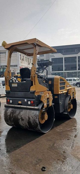 Дорожный вибрационный каток XCMG XD140