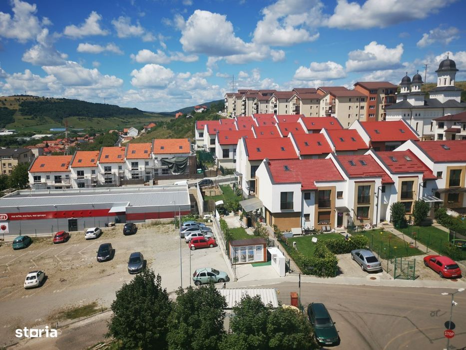 Apartament de 4 camere in vila cu gradina si 1 loc de parcare