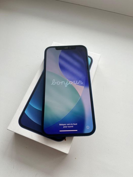 Продам Айфон 12