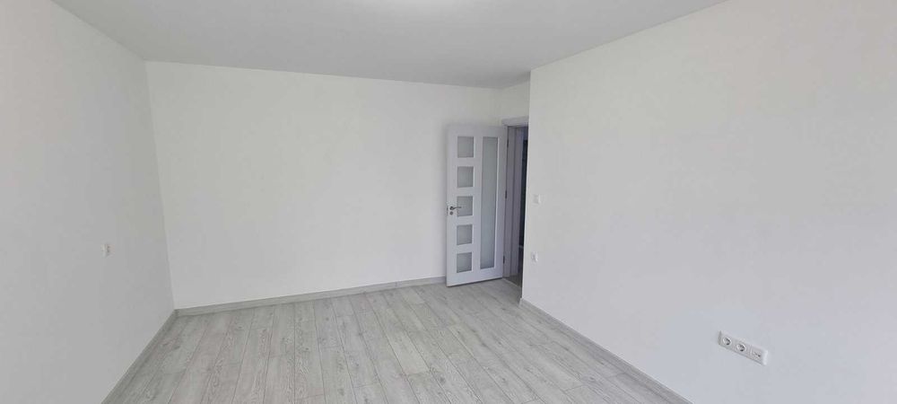 1265-Тристаен тухлен апартамент с ТЕЦ в центъра на града!