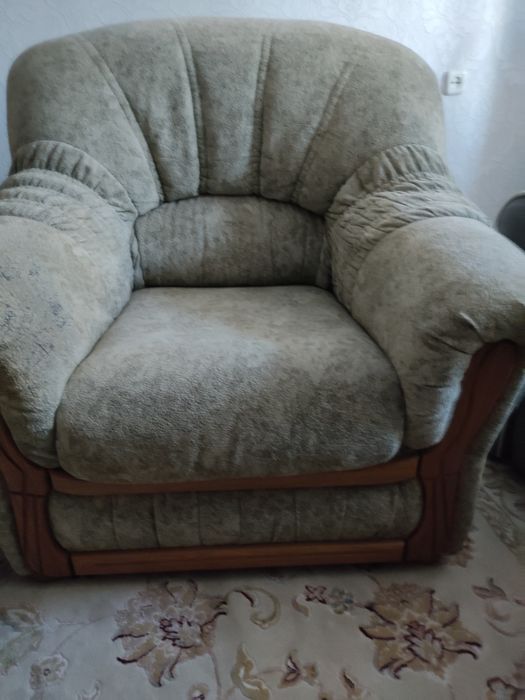 Продам кресло цвет мятный