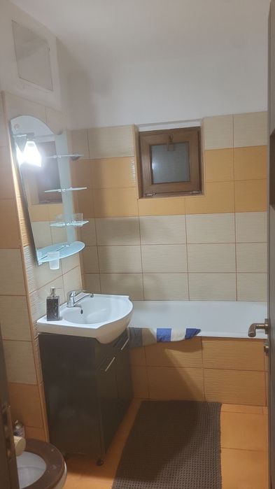 Vand apartament cu 3 camere vis a vis de Liceul Pedagogic