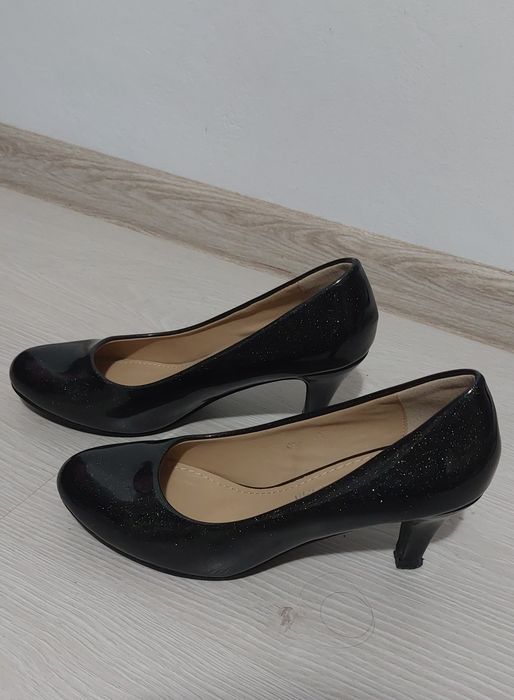 Pantofi marimea 38