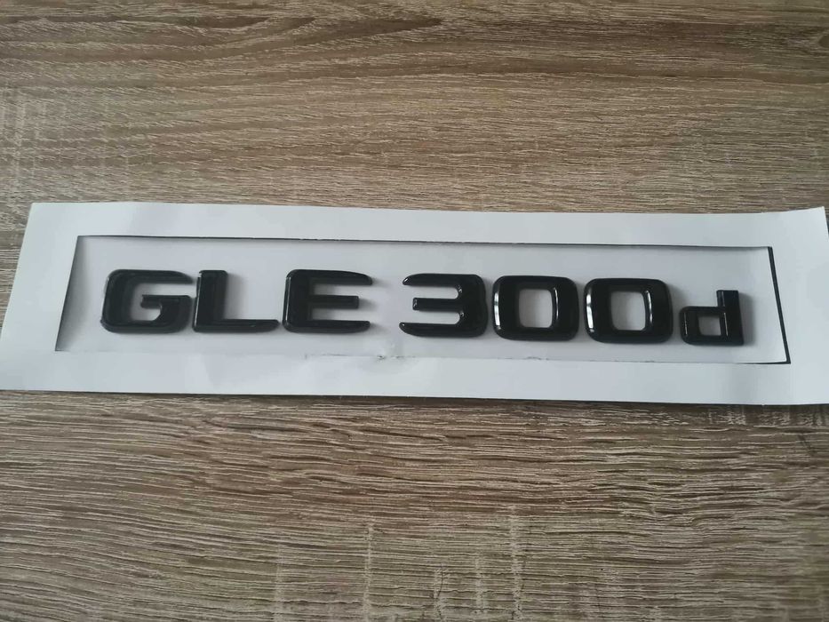 черен надпис Mercedes Benz GLE 300d