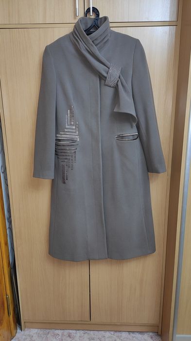 Продам пальто женское.