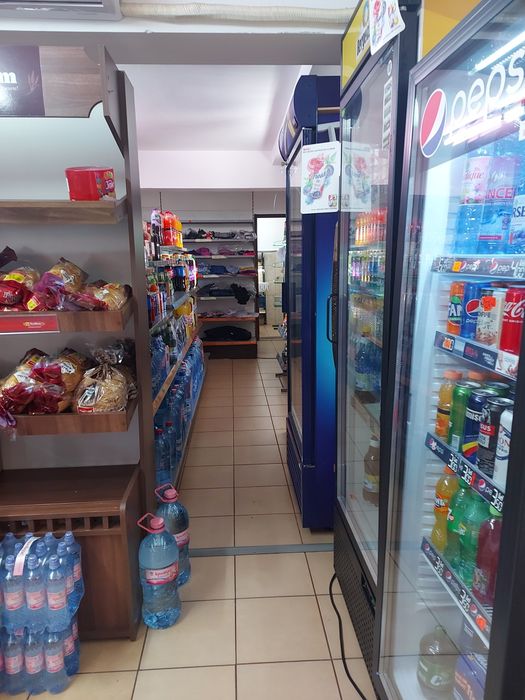 Inchiriez spatiu/magazin