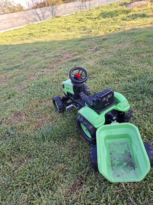 Tractor pentru joaca
