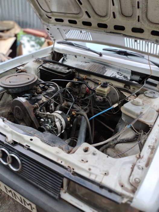 Автомобиль AUDI 80 b2