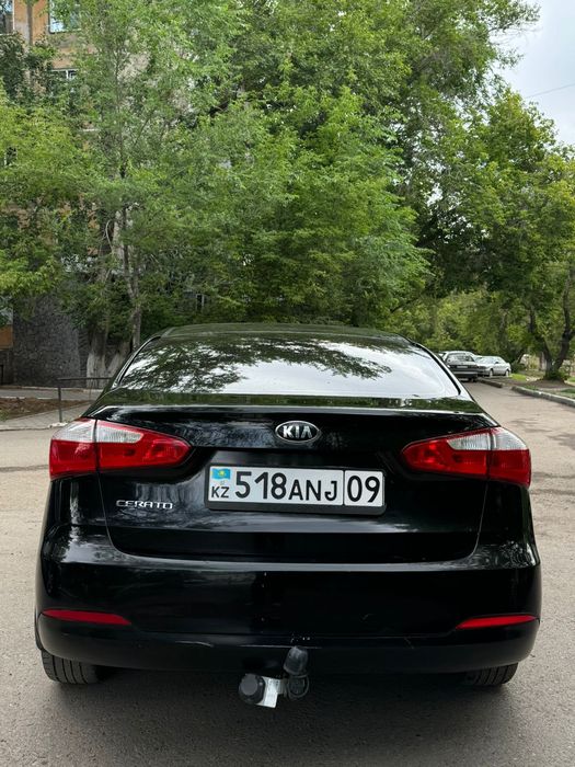 Kia Cerato 2013 .