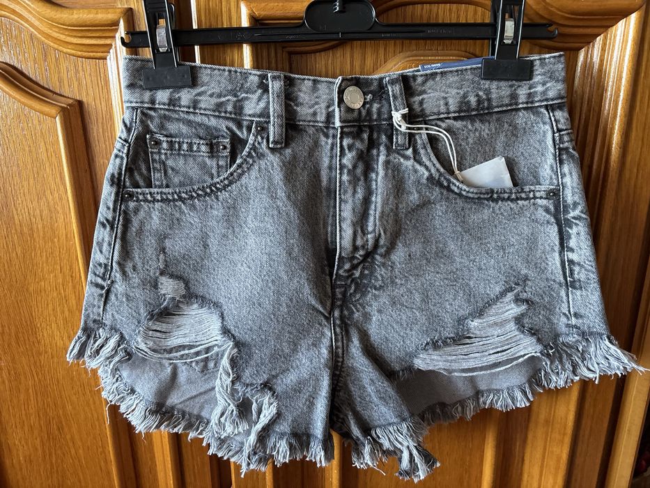 Pantaloni scurți din denim Pull&Bear gri prespălat, distressed, mărimea 36, noi cu etichetă