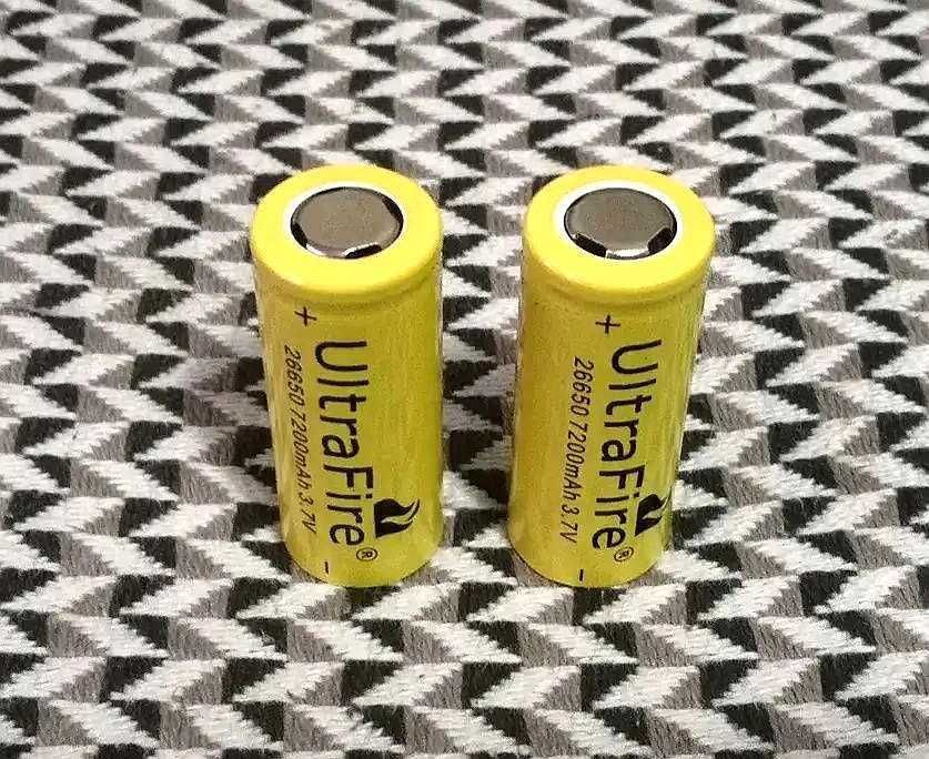 Set 2 acumulatori UltraFire Li-ion 26650 noi