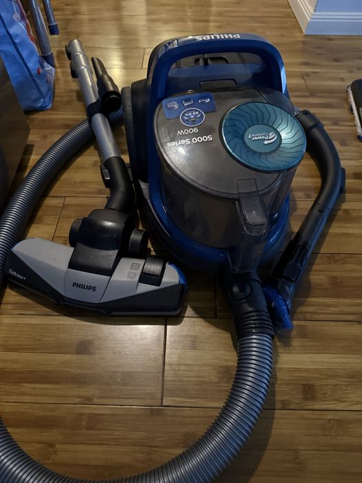 Aspirator fără sac Philips PowerCyclone – 900W