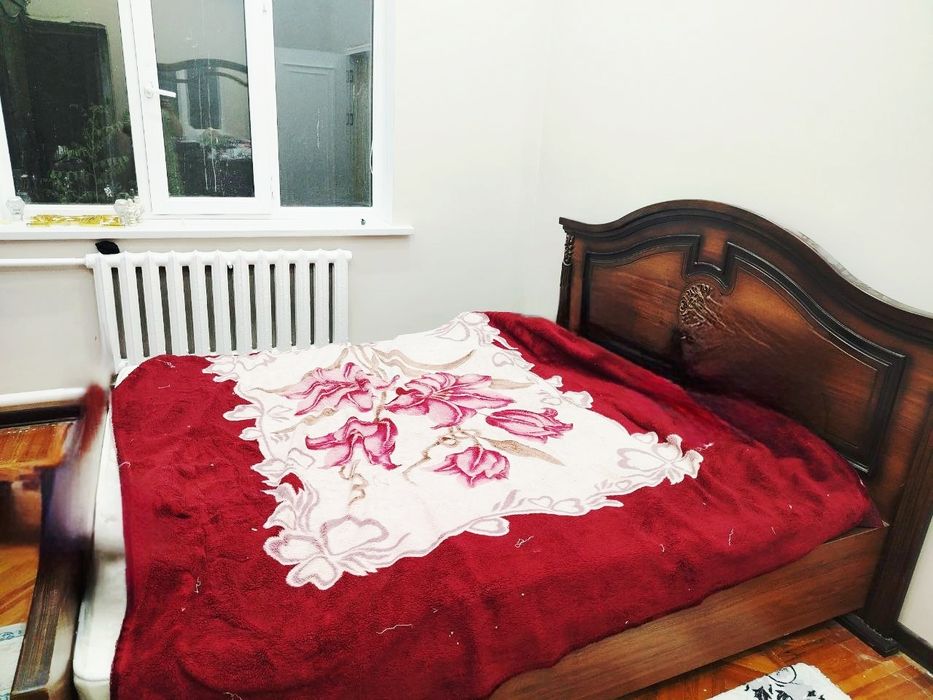 Срочно продаётся спальная мебель. Шкаф, кровать, трюмо, тумба в компле