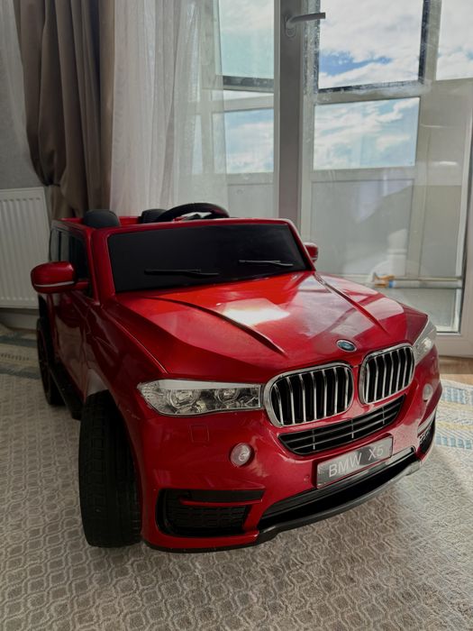 Машина детская управляется пультом