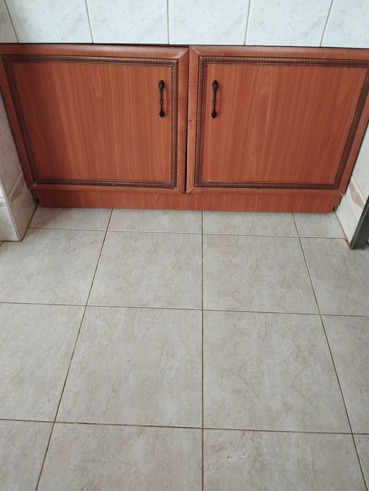 Продавам  Г  -  Образна кухня  - Запазена  с леки забележки