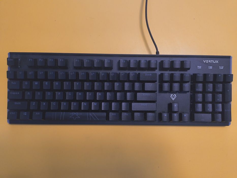 Vând tastatură full size VORTEX cu lumini