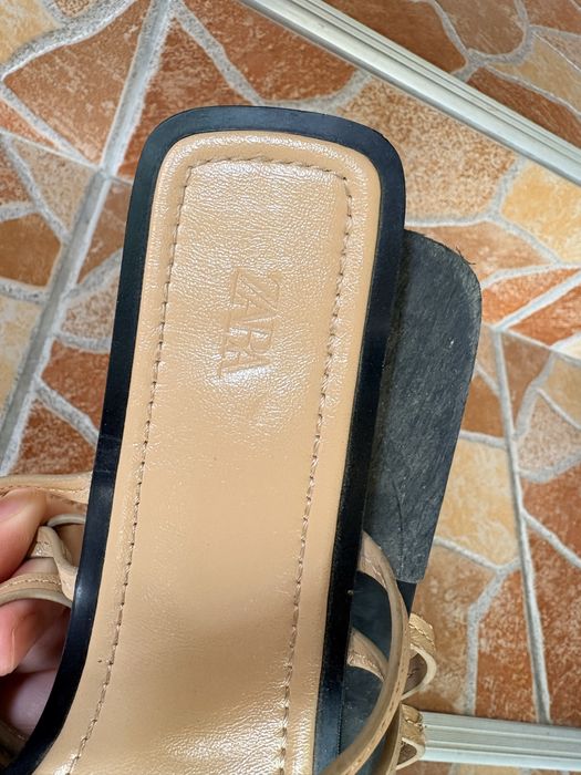 Papuci/slapi sandale crem cu fundite Zara, nr 40