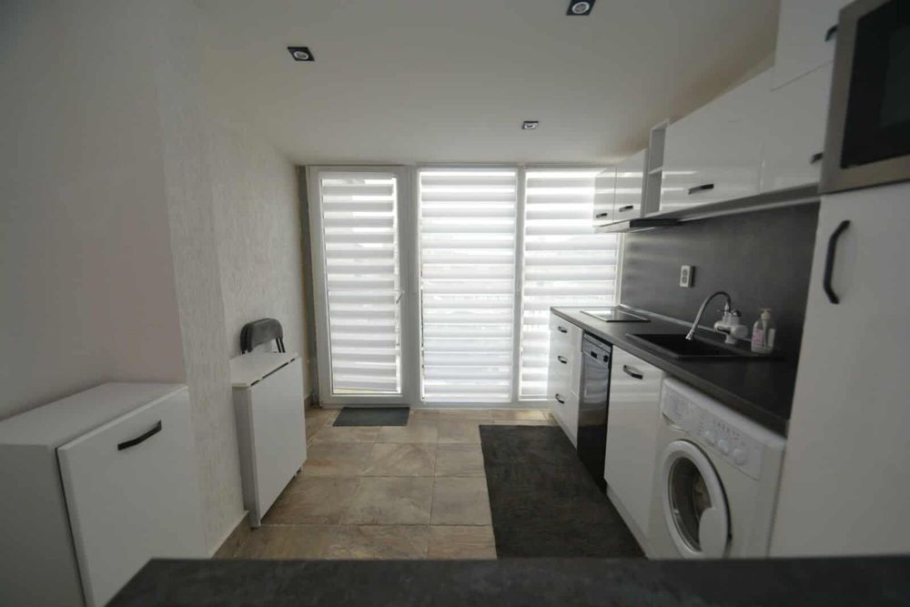 Дава се под наем Тристаен апартамент в Варна, Базар Левски - 60 кв.м за 562 € - Снимка #3