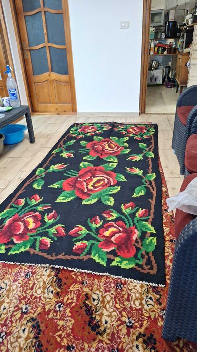 Covoare țesute manual