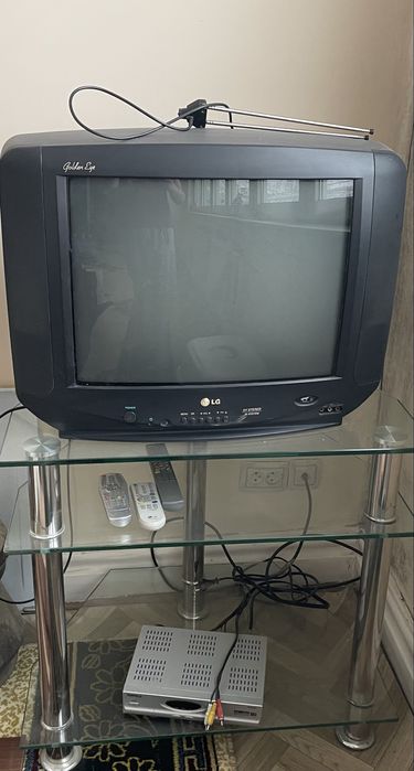 Комплект ТВ LG Golden Eye + Тюнер + Стеклянная тумба (можно отдельно)