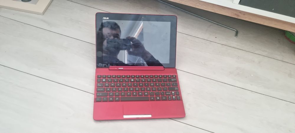Tableta Asus cu tastatura