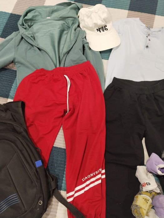 Отдам даром детские вещи