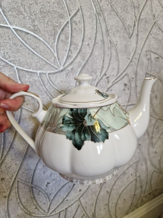 Новый фарфоровый чайный сервиз