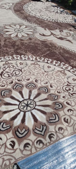 Gilam sotiladi 2 ta daroshka 2.40ga 1.30 yana 2ta daroshka 1.90 ga 90