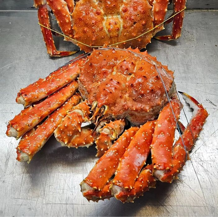 Раки вареные,икра,крабы