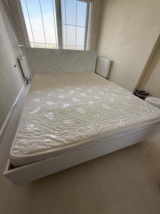 Двухспальная кровать