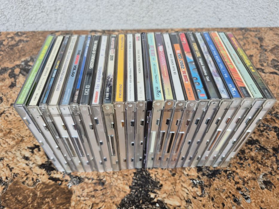 Vând 24 CD muzica usoara mixta straina artisti internationalii

- Tot