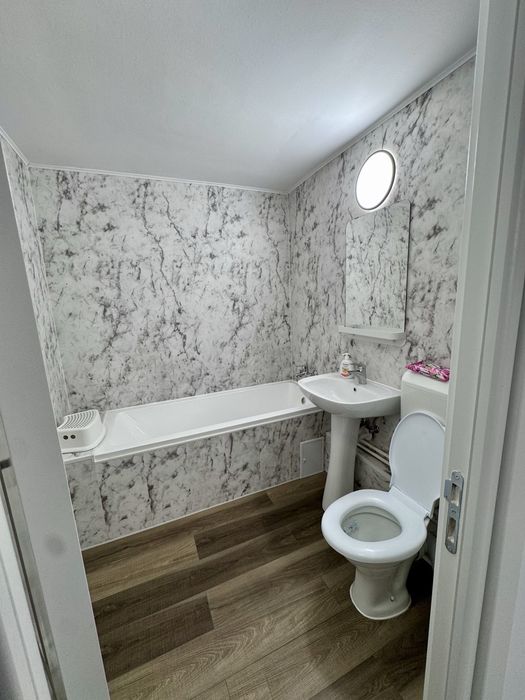 De închiriat apartament 4 camere – Apărătorii Patriei (direct de la proprietar)