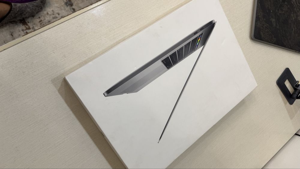 Macbook pro 15 intel i7 16/512