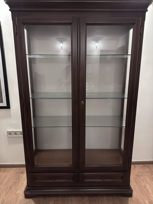 Шкаф масив витрина