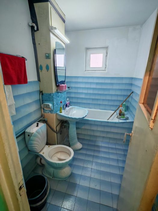 Vând apartament 4 camere