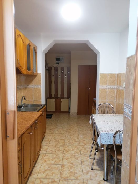 Inchiriez apartament 3 camere Decebal