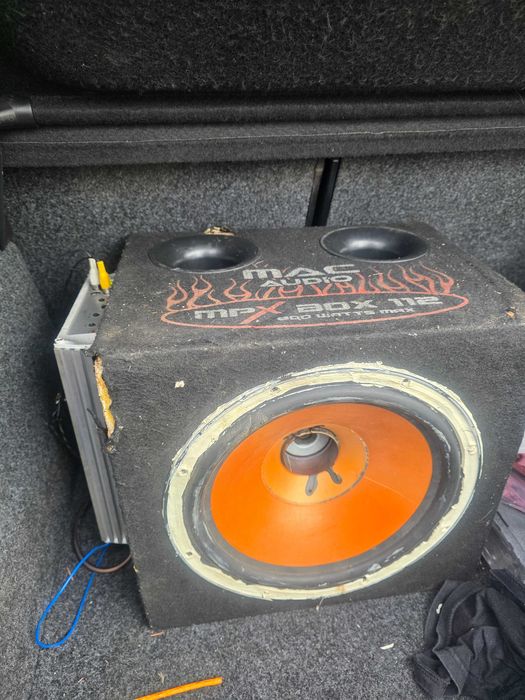 Бас каса с усилвател