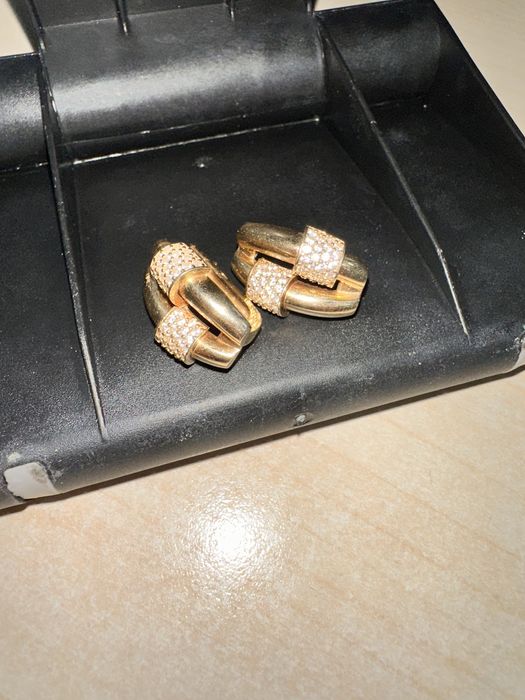 Продам 2 золотых сережек 48тыс за гр